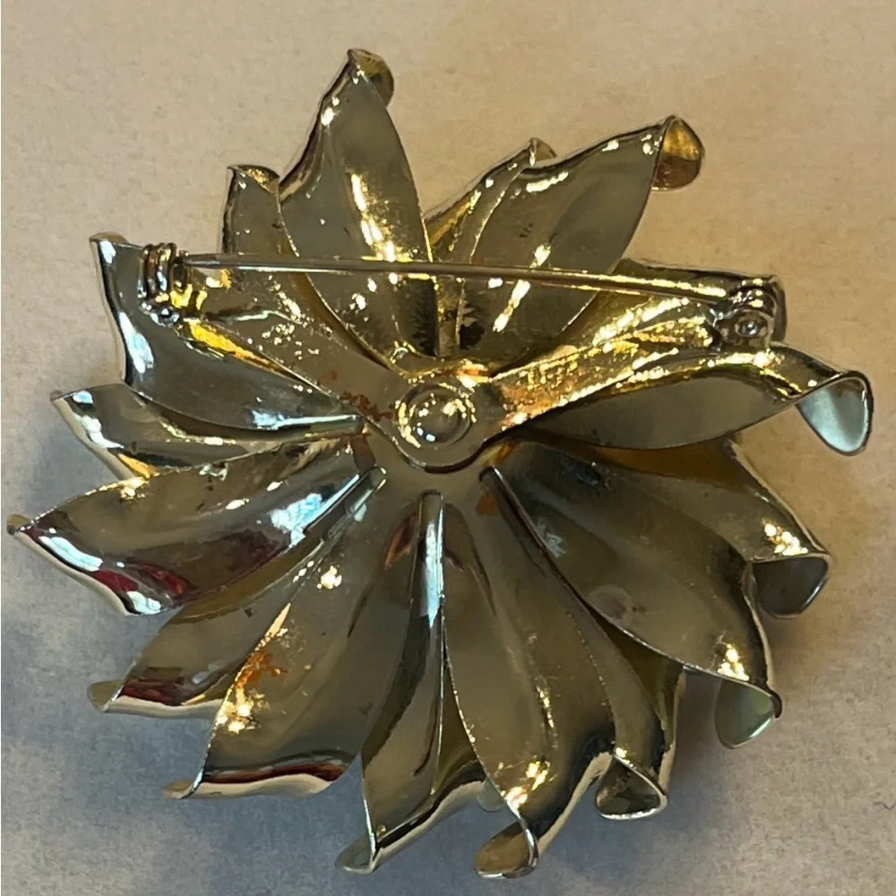 Vintage Coro Gold Tone Floral Brooch - Picture 2 of 4